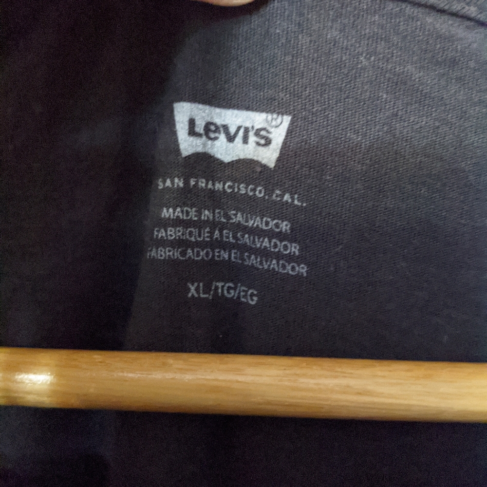 Authentic levi's stratus tee! - Picture 3 of 3